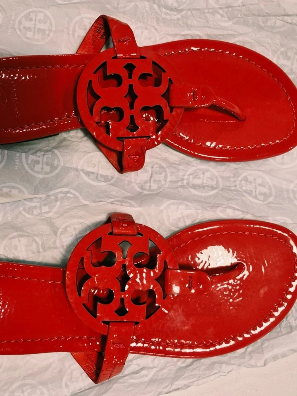 Tory Burch Red Patent Miller Logo Thong Sandals - Glossy Scarlet size 9